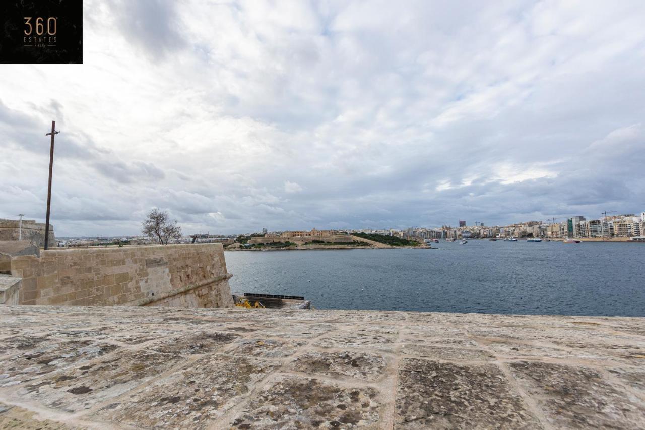 Seafront - Top Location, Top Floor With Wifi & Ac By 360 Estates Valletta Kültér fotó