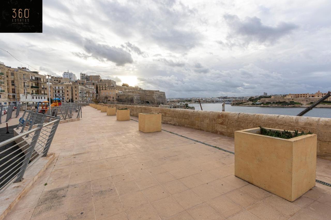Seafront - Top Location, Top Floor With Wifi & Ac By 360 Estates Valletta Kültér fotó