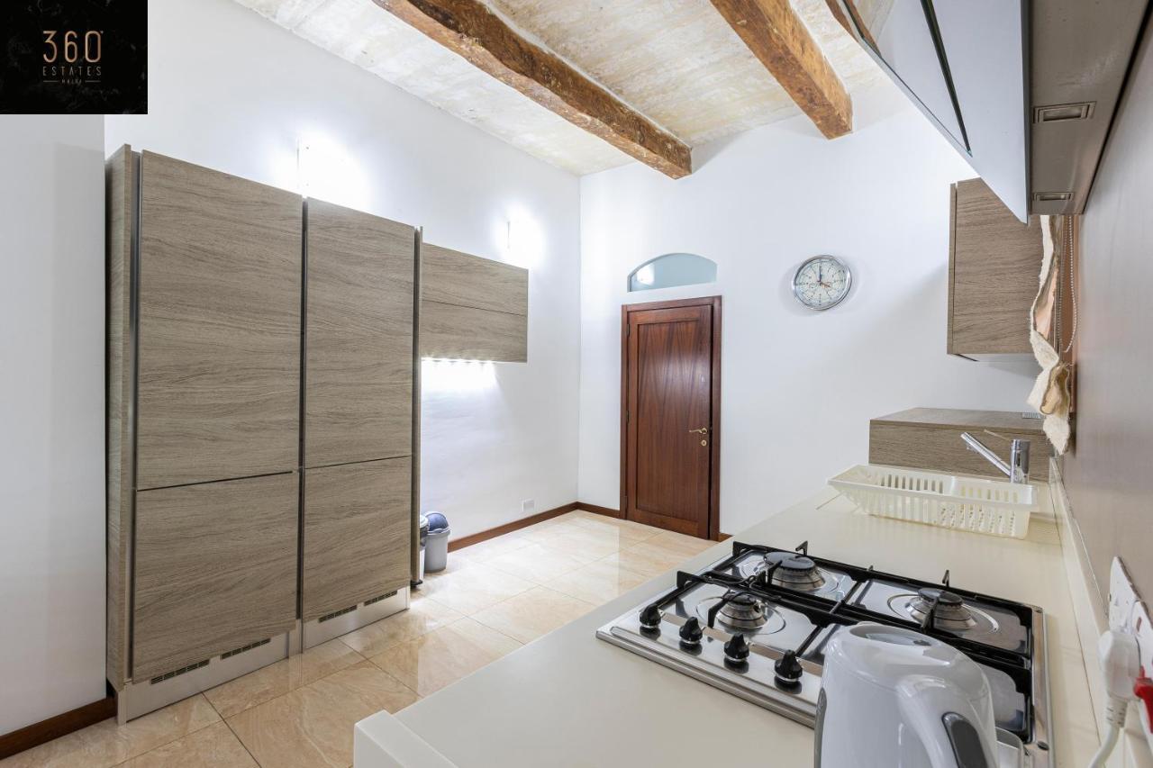 Seafront - Top Location, Top Floor With Wifi & Ac By 360 Estates Valletta Kültér fotó