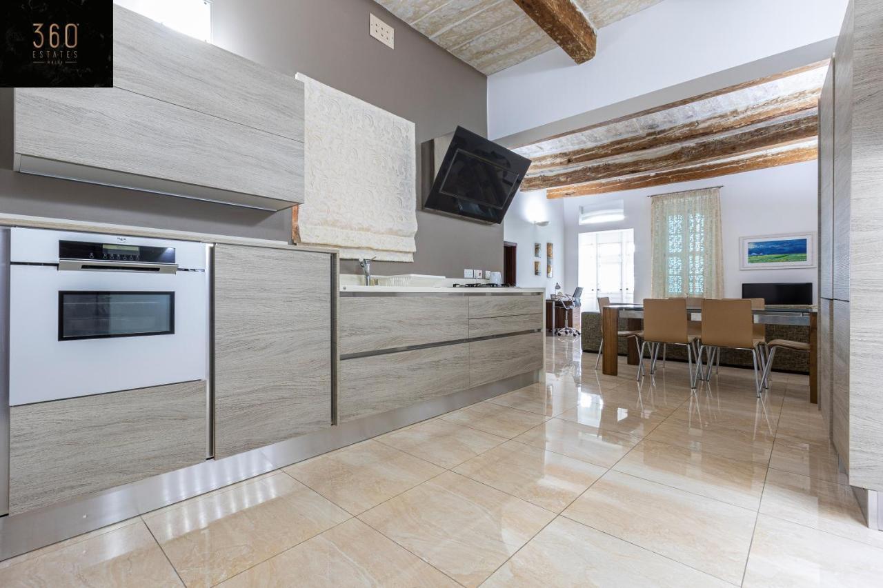 Seafront - Top Location, Top Floor With Wifi & Ac By 360 Estates Valletta Kültér fotó